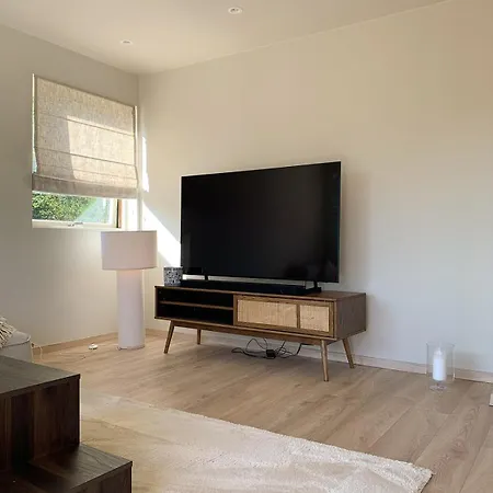 Bright And Κρίστιανσουντ